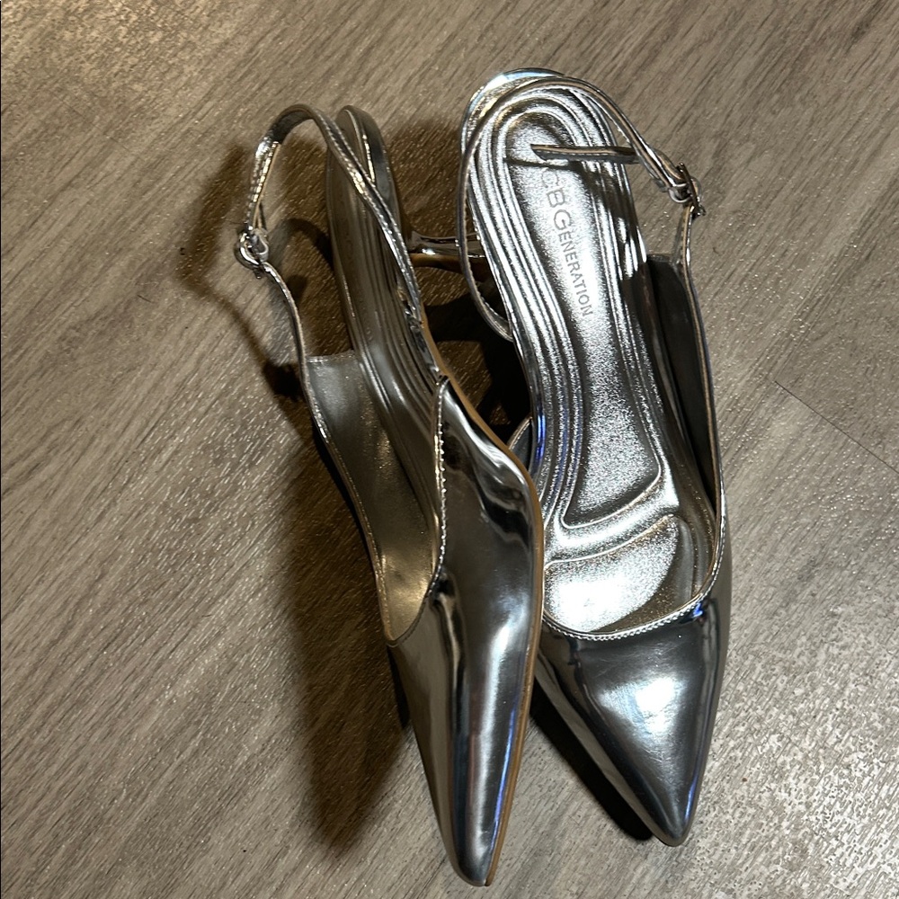 BCBGeneration Silver Heels - Picture 5 of 10